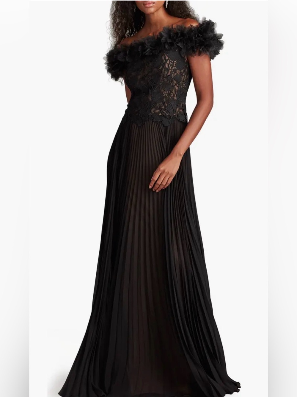 Tadashi Shoji
Off the Shoulder Lace Bodice Gown size 2 New
